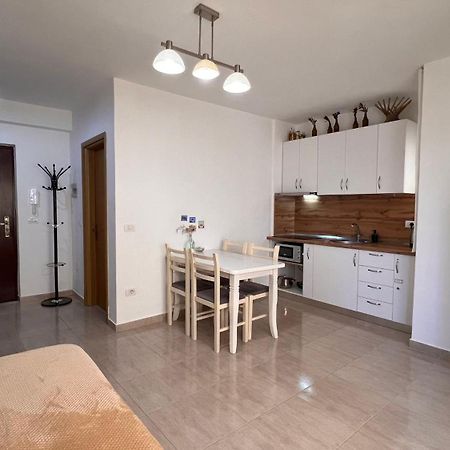 Mire Apartment Durres Exterior photo